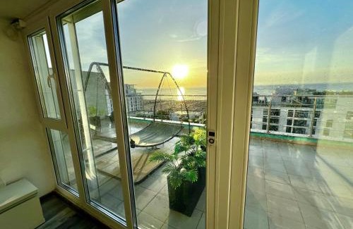Constanta Apartment | SUMMERLAND Sea View Penthouse & Jacuzzi