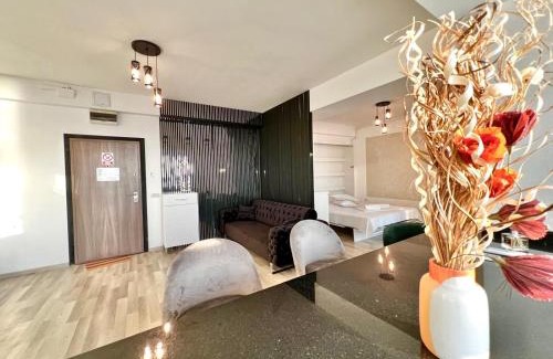 Constanta Apartment | SUMMERLAND Sea View Penthouse & Jacuzzi