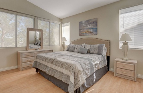 Summerlin South House | Summerlin.Pool.Sauna.Jacuzzi.Massage Chair. Sparkling.Serene.4Bdr 2King8TwinBed