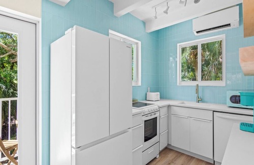 Wabasso Beach House | Summerplace Beach House 3 bed + Office house with Private Beach Access, WiFi, AC