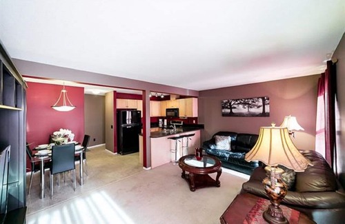 Ellerslie House | SUMMERSIDE 3 BEDROOM TOWNHOUSE WITH FREE PARKING