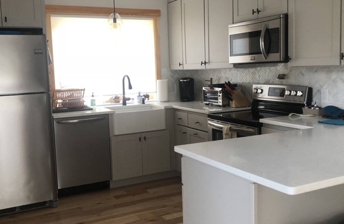 Lincoln House | SUMMERTIME! Beautifully updated condo in White Mountains, Overlooking Loon!