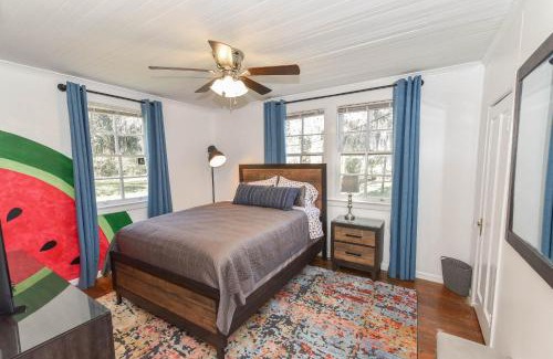 Richmond Hill House | Summertime Home For 8, Fast Ev ChargerPets Fenced Yard