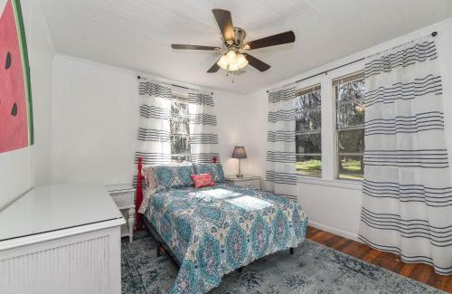Richmond Hill House | Summertime Home For 8, Fast Ev ChargerPets Fenced Yard