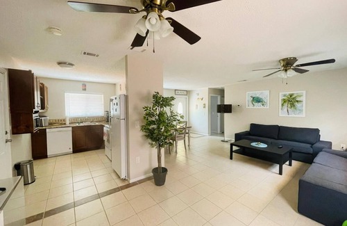 Port Charlotte House | Summertime Vacation Villa Ohara in Port Charlotte Florida with Heated Pool