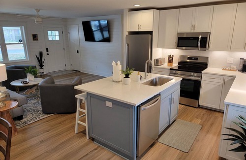 Summerville House | SUMMERVILLE SWEET TEA! 5 min Historic Summerville/Plantations, Renovated, Wifi!