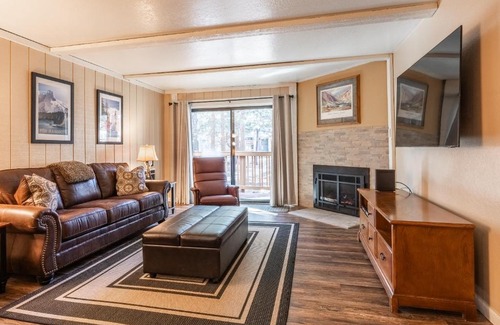 Mammoth Lakes House | Summit Forester #47 BLDG.2 Bedrm/2 bath Ski in Ski Out! Steps to Chair 15 at Little Eagle Lodge!