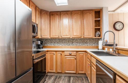 Mammoth Lakes House | Summit Forester #47 BLDG.2 Bedrm/2 bath Ski in Ski Out! Steps to Chair 15 at Little Eagle Lodge!