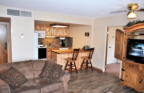 Copper Mountain Village Hotel | Summit House 2 bed 2 bath B
