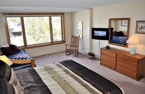 Copper Mountain Village Hotel | Summit House 2 bed 2 bath B