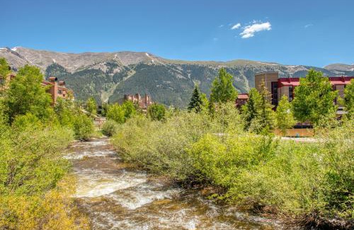 Copper Mountain Village Apartment | Summit House 406