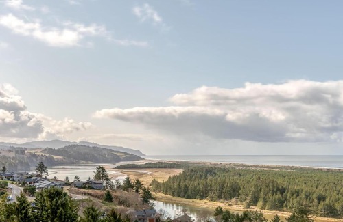 Pacific City House | Summit Lighthouse - Meredith Lodging