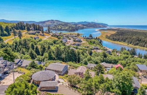 Pacific City House | Summit Lighthouse - Meredith Lodging