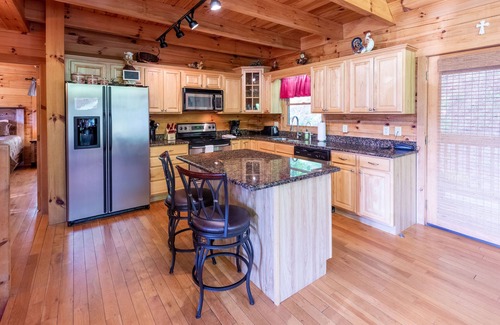 Sylva Cabin | Summit Lodge - Smoky Mtn Views, Central Location, Hot Tub & Ping Pong!