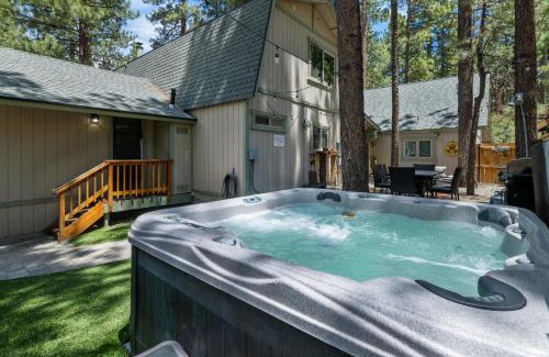Summit Estates House | Summit Mountain Lodge - Amazing location just down the street from Snow Summit!