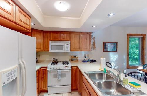 North Troy Apartment | Summit Solitude & Latitude Adjustment