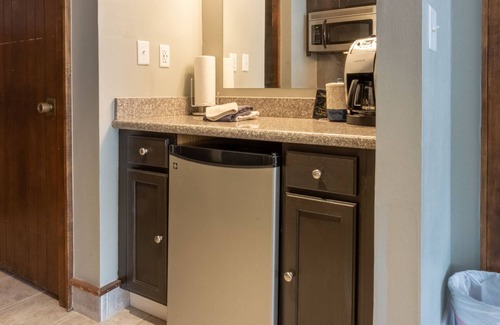 Purgatory Cabin | Summit Studio (#232) |10 min to Ski - Pool/Hot Tub - Golf - A/C - Views