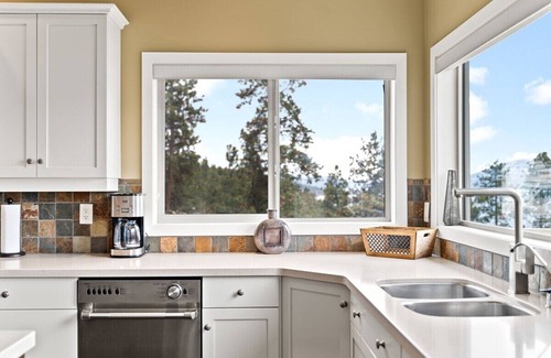 Central Okanagan House | Summit View | Private Hot Tub & Lake Views