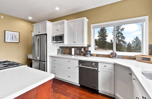 Central Okanagan House | Summit View | Private Hot Tub & Lake Views