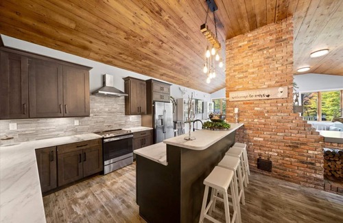 Stratton Mountain House | Summit Views - Stratton-Manchester Mountain and Golf Retreat w/Hot Tub and Sauna