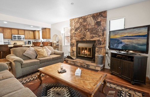 Summit Estates House | Summit X-ross Roads - Walk to Snow Summit, Fireplace, Deck, Barbecue