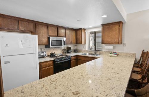 Summit Estates House | Summit X-ross Roads - Just a short drive to the Village and the lake with forest views!