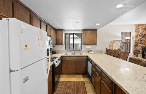 Summit Estates House | Summit X-ross Roads - Just a short drive to the Village and the lake with forest views!