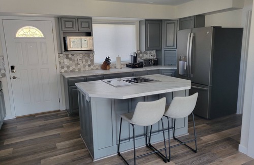 Orondo House | Sun Cove - Lake Entiat Getaway - 3 bedroom + loft with lake views!n
