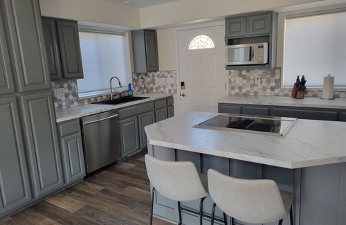 Orondo House | Sun Cove - Lake Entiat Getaway - 3 bedroom + loft with lake views!n