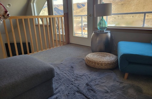 Orondo House | Sun Cove - Lake Entiat Getaway - 3 bedroom + loft with lake views!n
