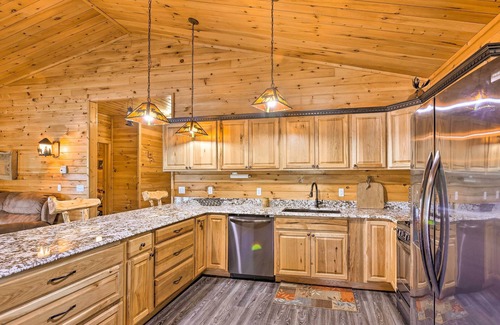 Northeast Michigan House | Sun-Dappled Cadillac Gem w/Kayaks & Grill!