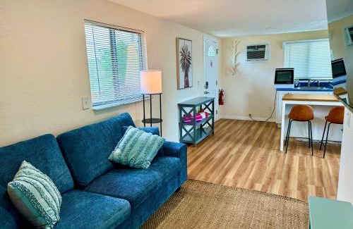 Indian Rocks Beach Apartment | Sun-Drenched 1BR Apt - 5min walk to Beach