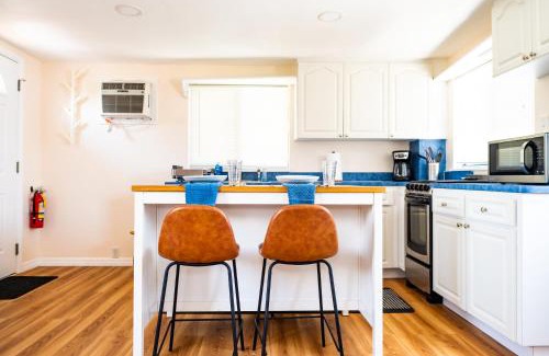 Indian Rocks Beach Apartment | Sun-Drenched 1BR Apt - 5min walk to Beach