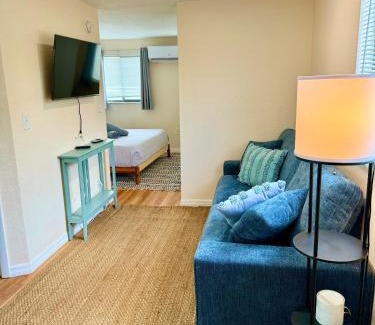 Indian Rocks Beach Apartment | Sun-Drenched 1BR Apt - 5min walk to Beach
