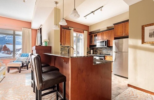 Canmore Condo | Sun Drenched Escape S