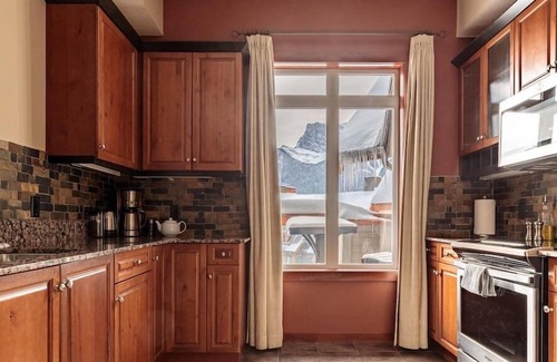 Canmore Condo | Sun Drenched Escape S