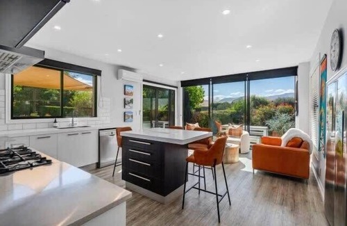 Lower Shotover House | Sun Drenched Family Home - Ready to Ski!