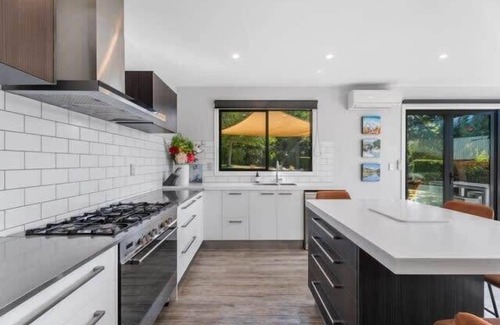 Lower Shotover House | Sun Drenched Family Home - Ready to Ski!