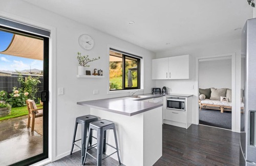 Lake Hayes House | Sun drenched family home