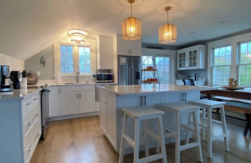 Tom Nevers House | Sun Filled 3 Bedroom upside down home