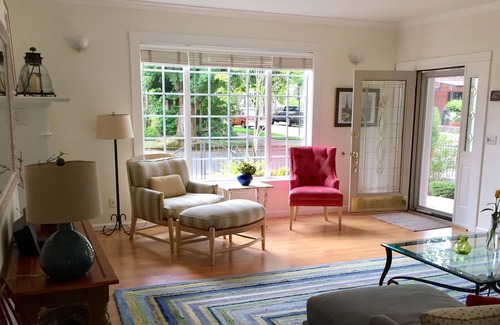 Sellwood-Moreland House | Sun-filled Charmer in Sellwood/West Moreland!