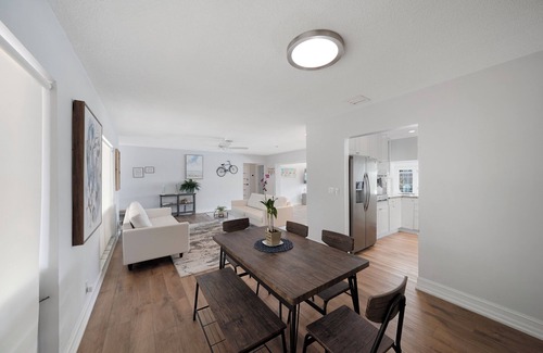 Coral Ridge Isles House | Sun-filled house by PMI