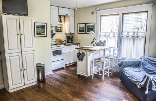 Decatur Apartment | Sun-filled, private apartment, with your own petite deck. Pet friendly.