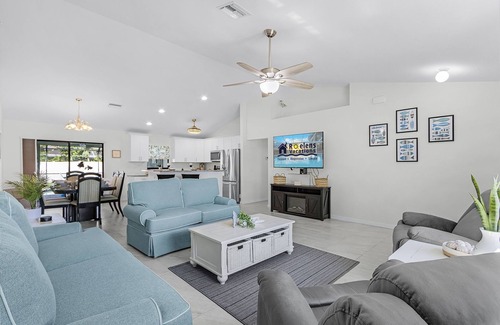 Pelican House | Sun, Fun & Relaxation Await with Heated Pool, Lanai & Spacious Comfort – K La Vie - Roelens