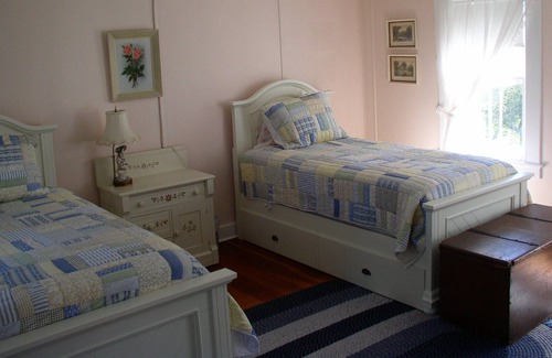 Warren House | SUN HILL FARM 3/4 MILE FROM LAKE WARAMAU