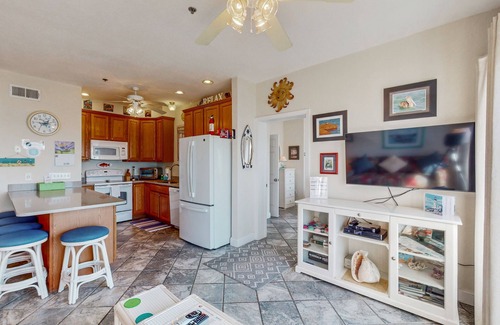 Hatteras Condo | Sun-kissed beachfront condo with central AC, pool/hot tub access