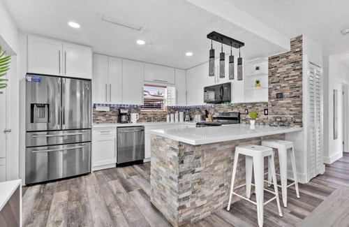 Driftwood House | Sun-Kissed Bliss Hollywood Retreat W/Private Pool