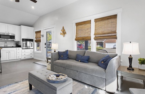 St. Martin House | Sun-Kissed Coastal Retreat: Between Ocean Springs & Biloxi