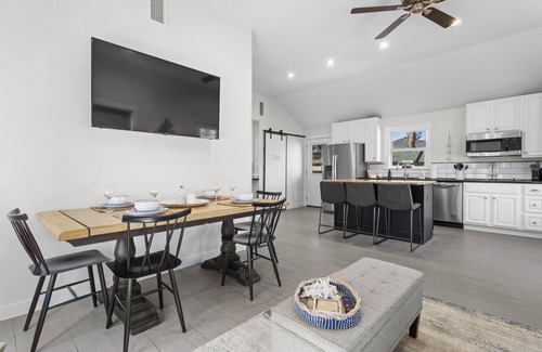 St. Martin House | Sun-Kissed Coastal Retreat: Between Ocean Springs & Biloxi