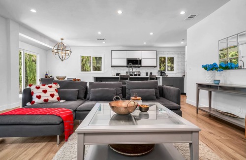 Woodland Hills House | Sun Kissed Home, Secluded Backyard, BBQ, Parking